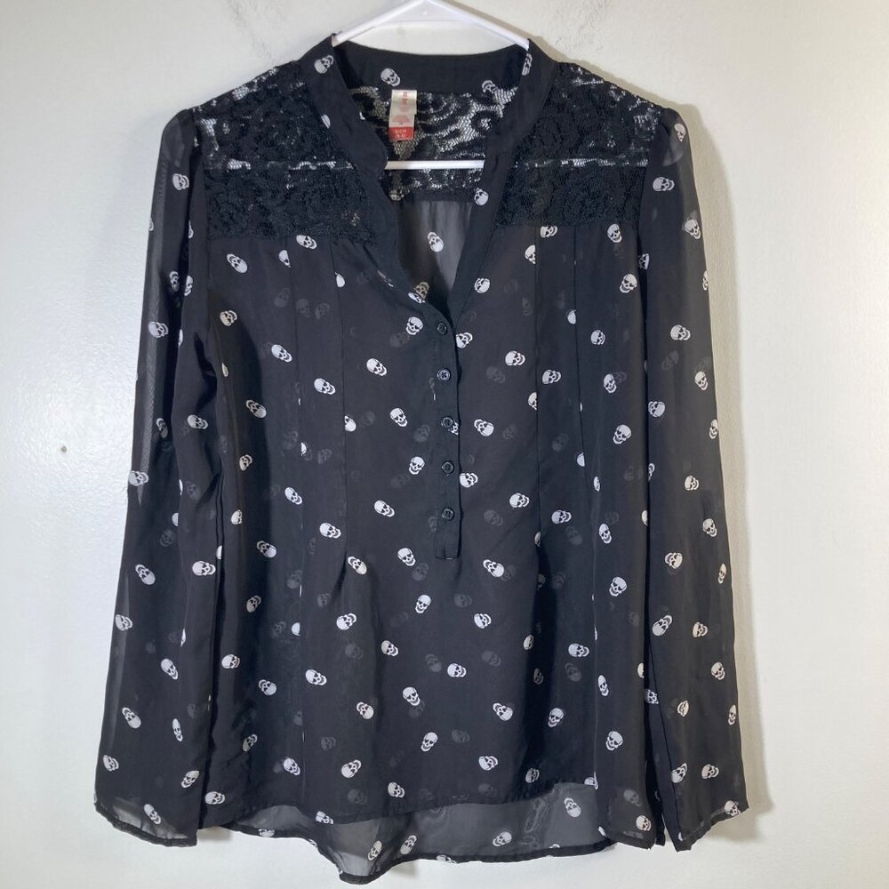 Womens No Boundaries 1/2 Button Sheer Black White Skull Blouse Roll‎ Sleeve 3-5